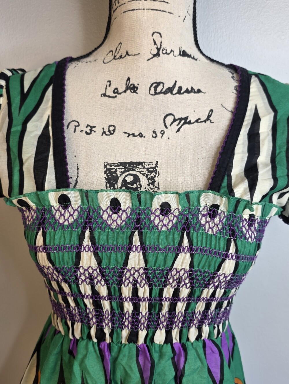 Lulumari Green Geometric Smocked Peasant Top with Purple Accents Sz Small Y2k - Picture 2 of 3